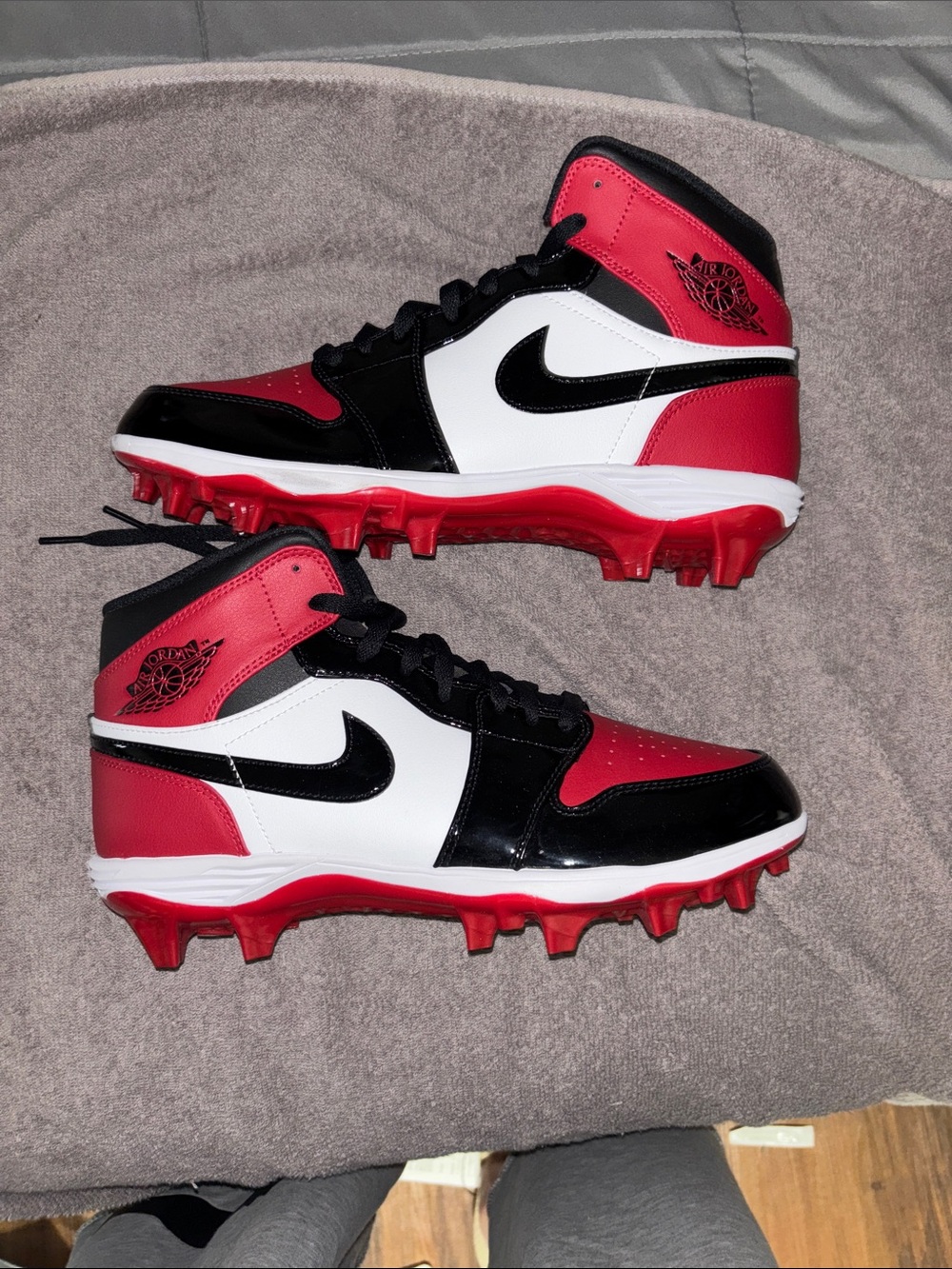 Jordan Nike Red Black White High-Top Athletic Cleats brandnew no box